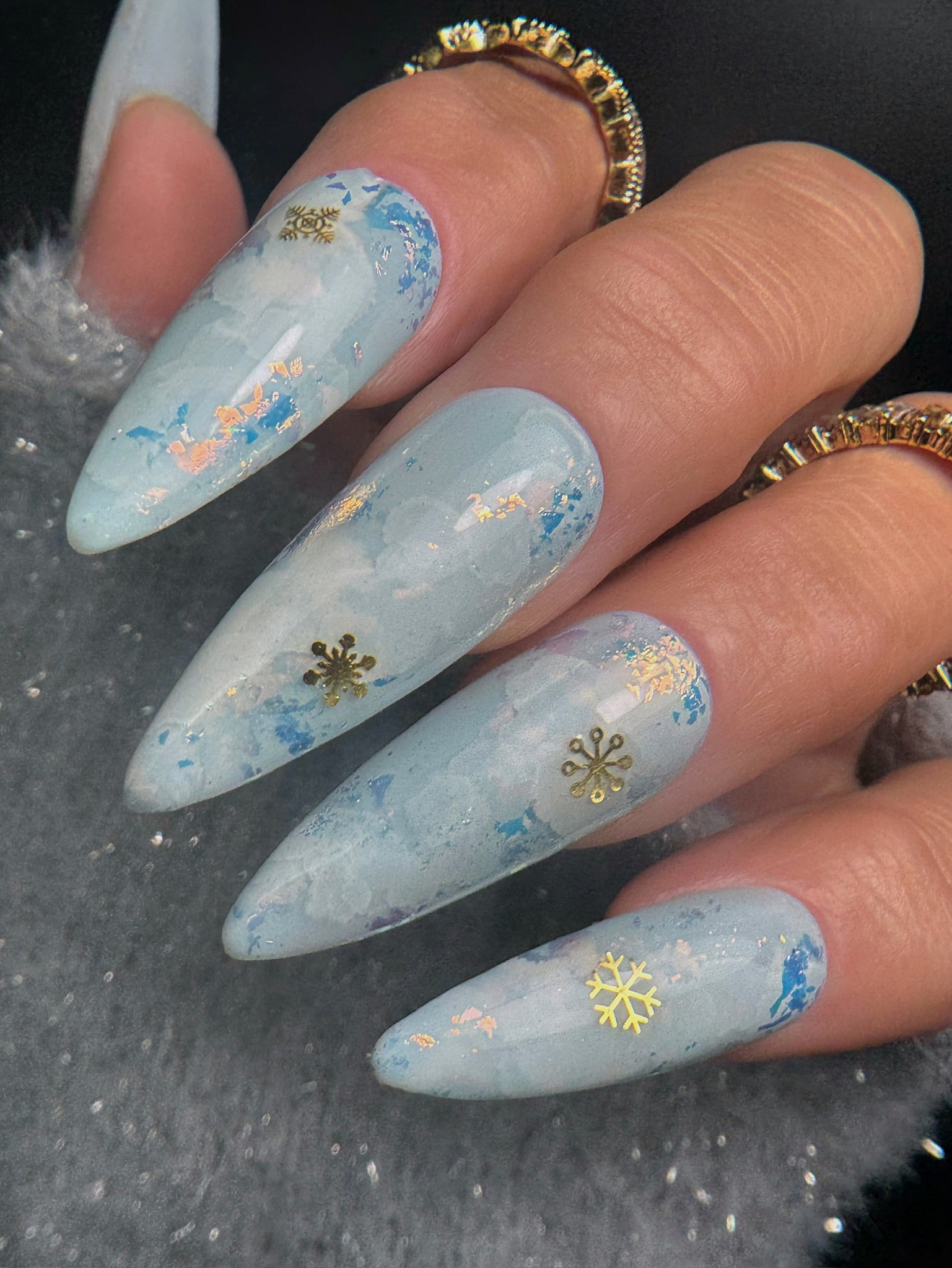 Icy Blue Marbled Stiletto Snowflakes Icy Blue Marbled Stiletto Snowflakes — Winter Vacation Nails