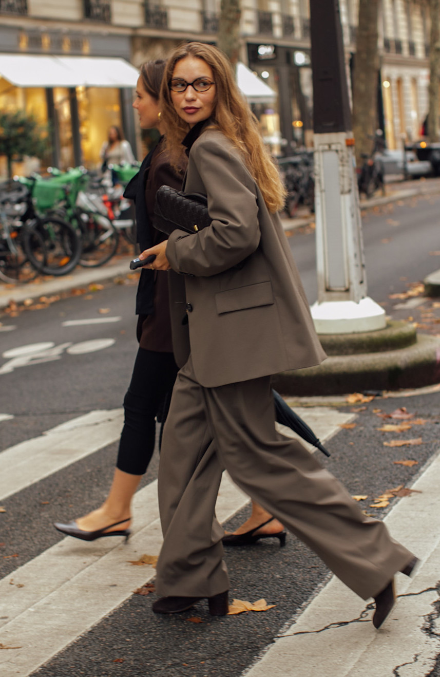 Oversized Brown Blazer and Wide-Leg Trousers for a Modern Look Oversized Brown Blazer and Wide-Leg Trousers for a Modern Look — Winter Work Outfits