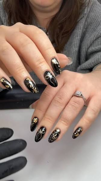 Medium Oval Black with Gold Foil Flakes Medium Oval Black with Gold Foil Flakes — black nail ideas