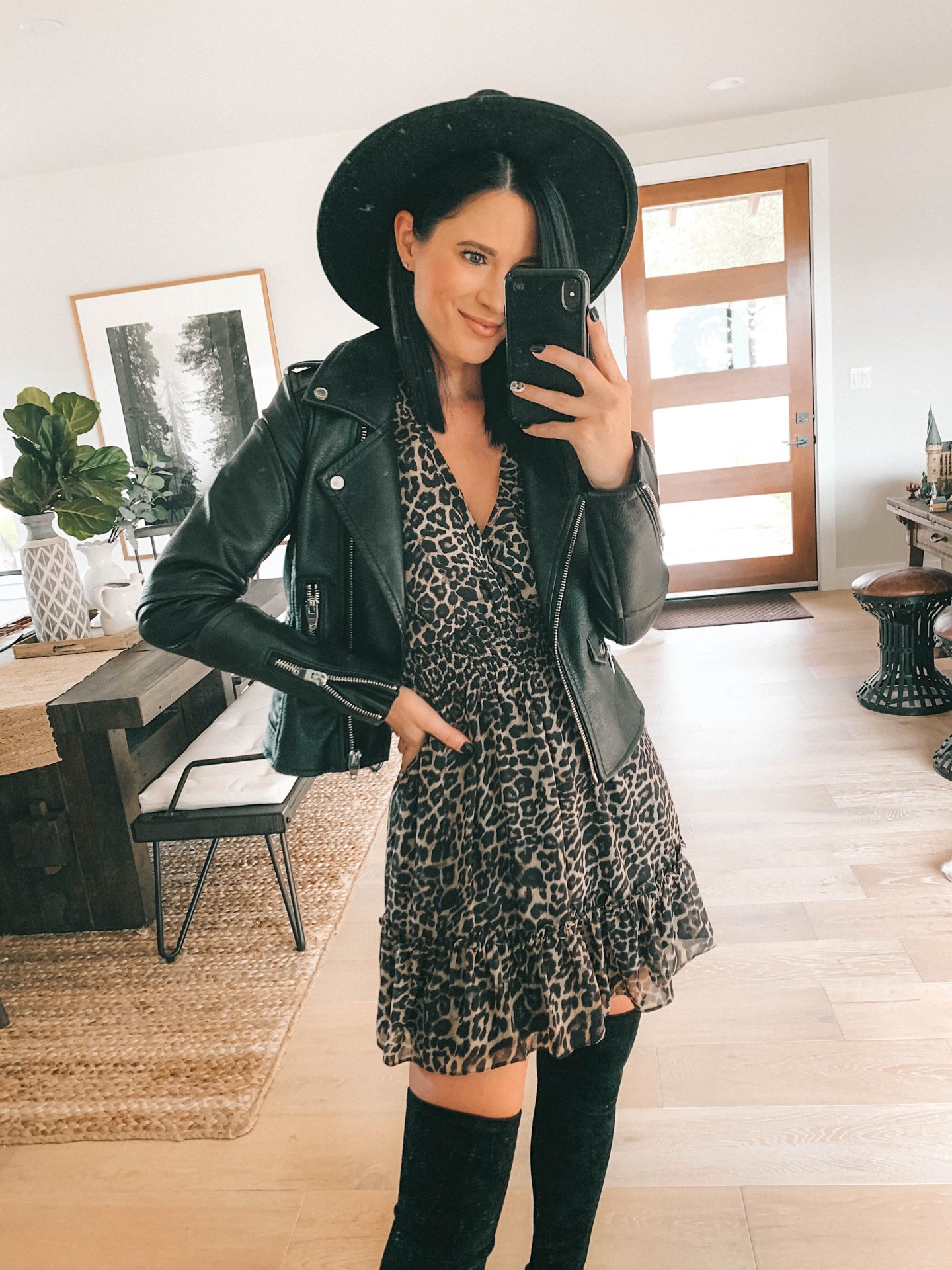 Leopard Print Mini Dress with Leather Jacket and Fedora for a Night Out Leopard Print Mini Dress with Leather Jacket and Fedora for a Night Out — Fall to Winter Outfits