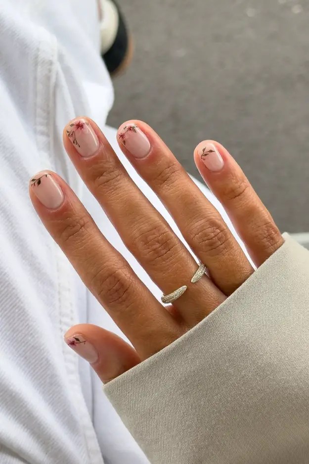 Dainty Floral Motifs Short Squoval Dainty Floral Motifs Short Squoval — short nail designs