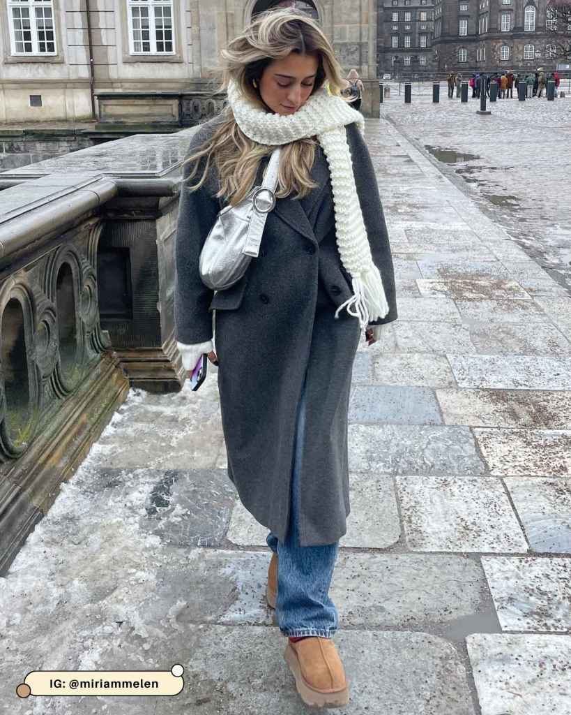 Chunky Knit Scarf with Long Coat and Jeans Chunky Knit Scarf with Long Coat and Jeans — Scarf Outfits