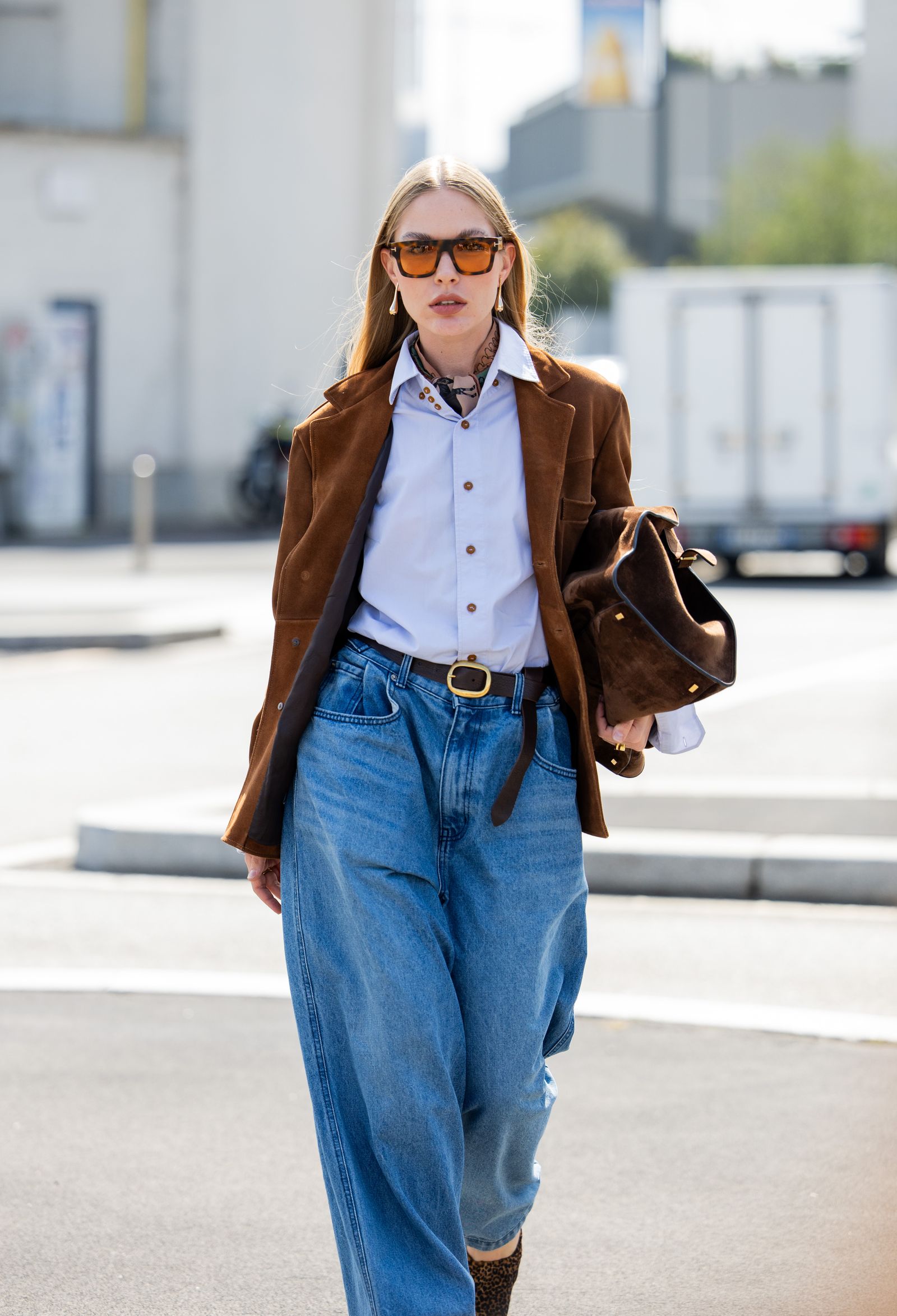 Denim Jeans Suede Blazer Cotton Shirt Outfit Idea Denim Jeans Suede Blazer Cotton Shirt Outfit Idea — Winter Outfits with Wide Leg Jeans