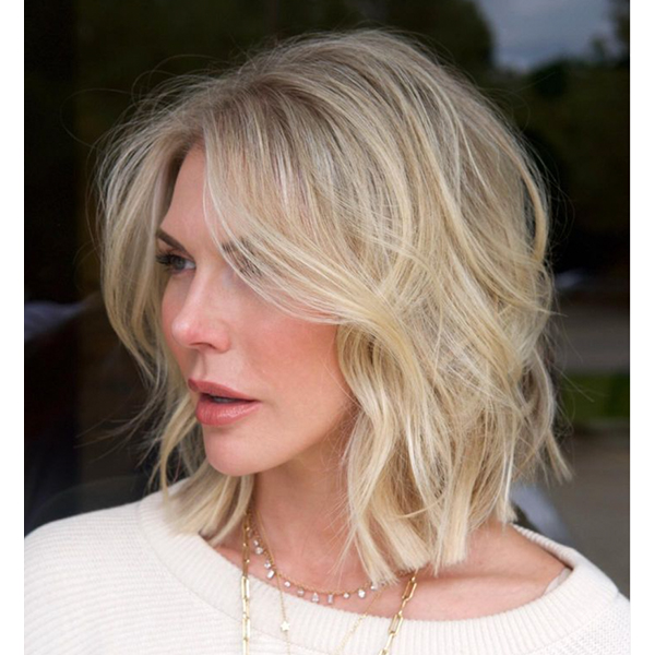 Textured Ash Blonde Lob With Platinum Highlights — Winter Lob Haircuts