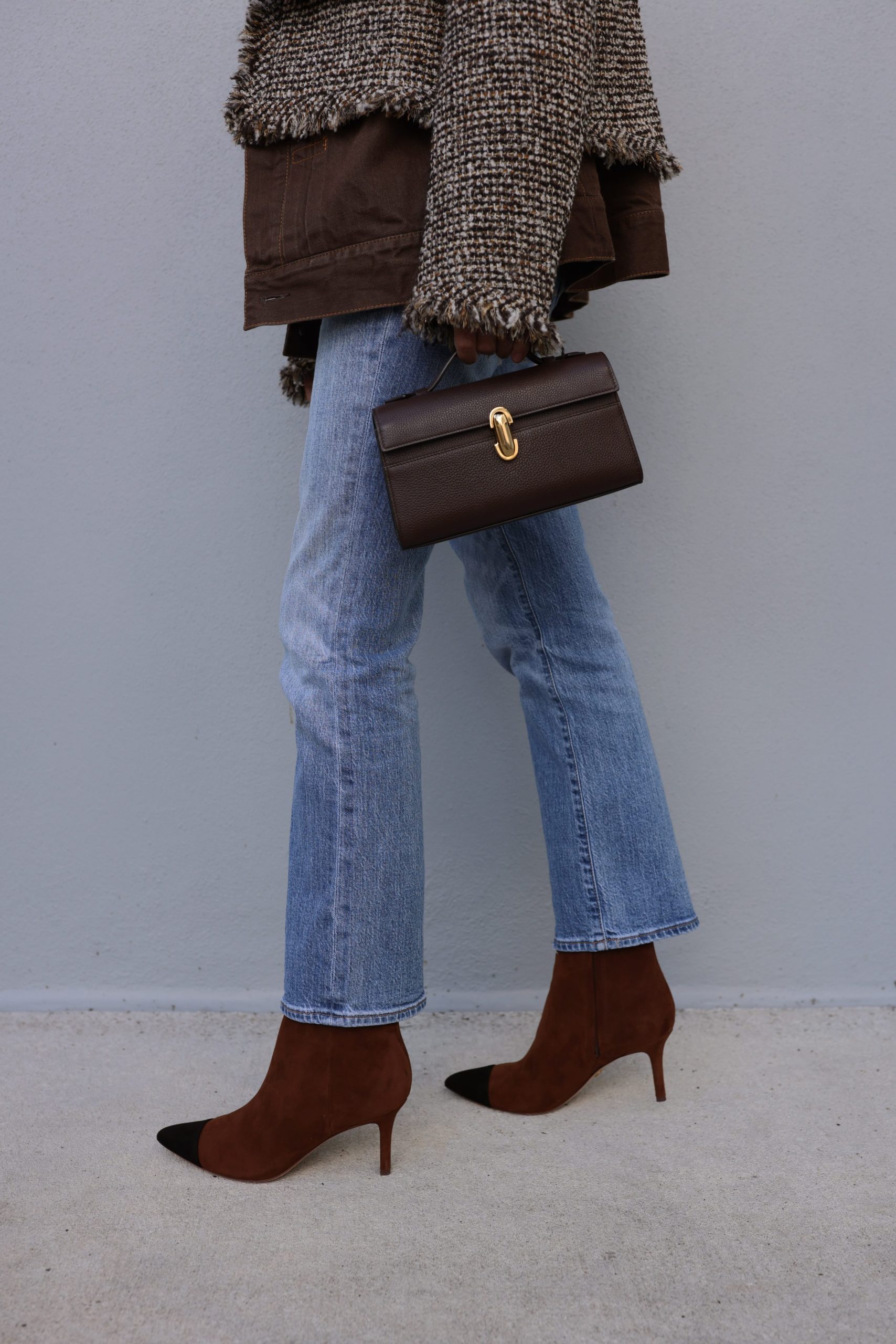 Suede Ankle Boots with Cropped Flare Jeans Suede Ankle Boots with Cropped Flare Jeans — Brown Boots Outfits