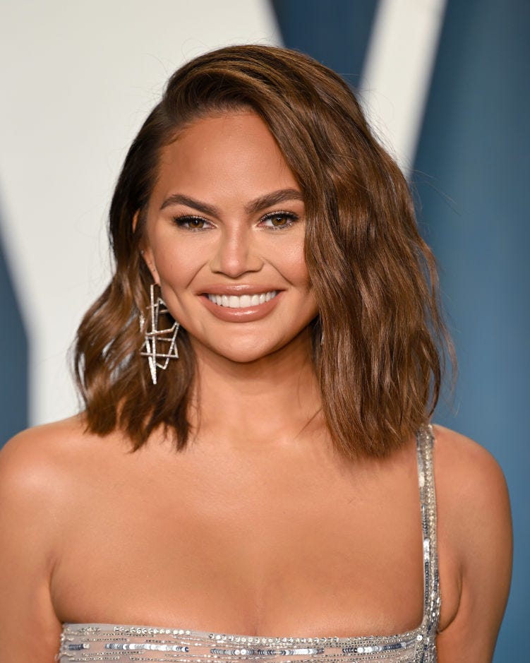 Angled Medium Brown Lob With Side Bangs Angled Medium Brown Lob With Side Bangs — Winter Haircuts for Round Faces