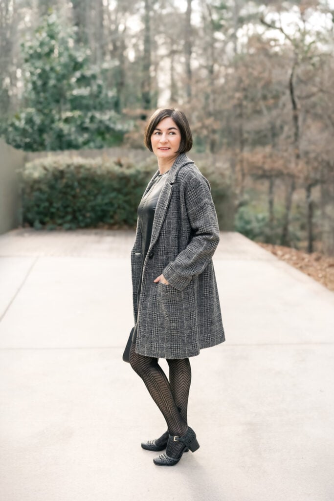 Grey Plaid Overcoat and Block Heels for a Stylish Winter Day Grey Plaid Overcoat and Block Heels for a Stylish Winter Day — Winter Outfits for Petite Women