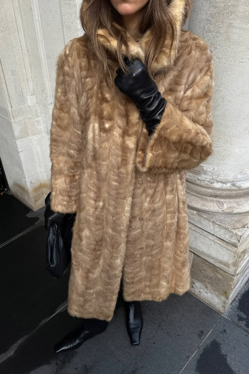 Luxurious Brown Fur Coat with Leather Gloves and Boots Luxurious Brown Fur Coat with Leather Gloves and Boots — Cute Winter Outfits