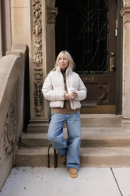 Cropped Puffer Jacket with Baggy Jeans Cropped Puffer Jacket with Baggy Jeans — Early Winter Outfits