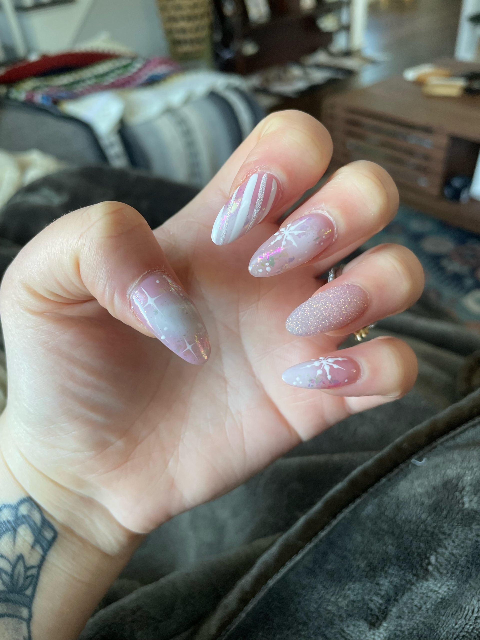 Pale Pink Glitter Snowflake Stilettos Pale Pink Glitter Snowflake Stilettos — Long Winter Nails