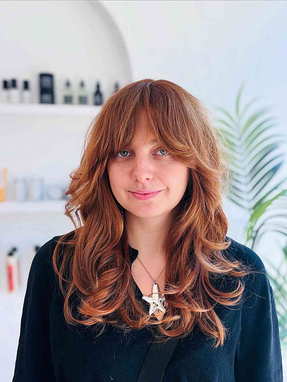 Collarbone Shag With Copper Highlights Collarbone Shag With Copper Highlights — Winter Haircuts for Wavy Hair