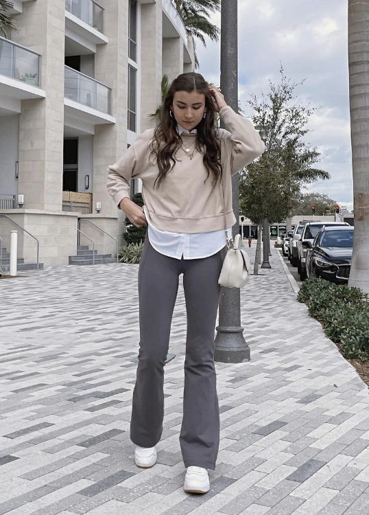 Layered Grey Flare Leggings Outfit with White Sneakers — Flare Leggings Outfits