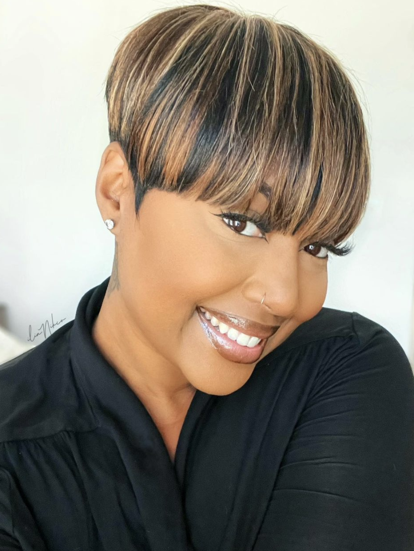 Bold Bowl Cut With Blonde Highlights Bold Bowl Cut With Blonde Highlights — Short Winter Haircuts
