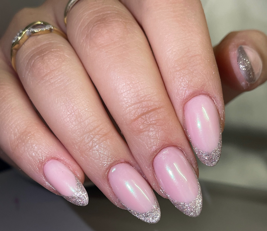 Visual Idea — Close-Up Take Visual Idea — Close-Up Take — Winter Oval Nails