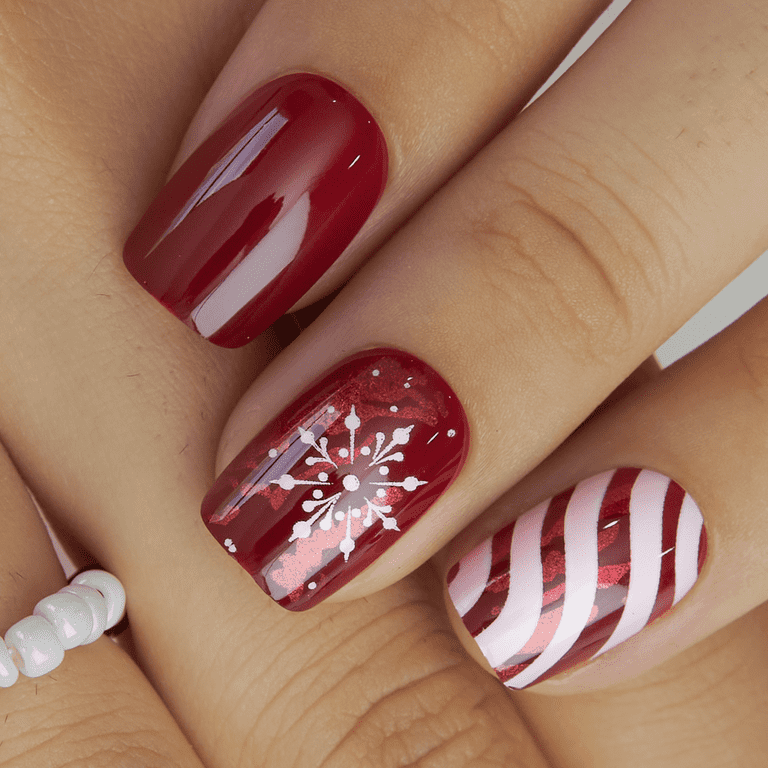 Red White Stripes & Snowflakes Red White Stripes & Snowflakes — Winter Squoval Nails