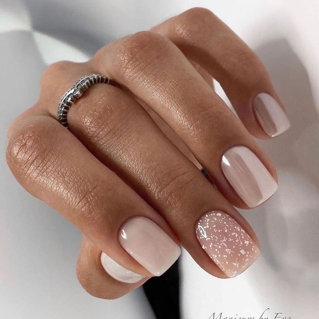 Pale Milky Pink with Fine Glitter Pale Milky Pink with Fine Glitter — Short Winter Gel Nails