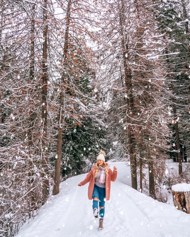 Pink Coat and Beanie for a Cheerful Winter Photoshoot Pink Coat and Beanie for a Cheerful Winter Photoshoot — Winter Photoshoot Outfits