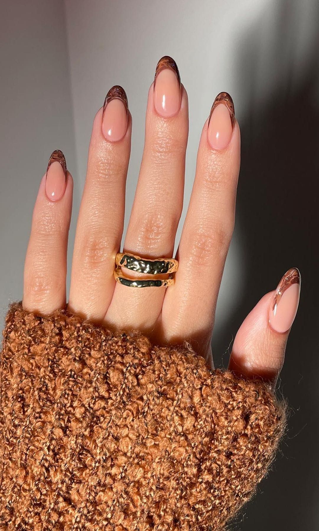Tortoiseshell Abstract French Almond Nails Tortoiseshell Abstract French Almond Nails — Chocolate Brown Nails