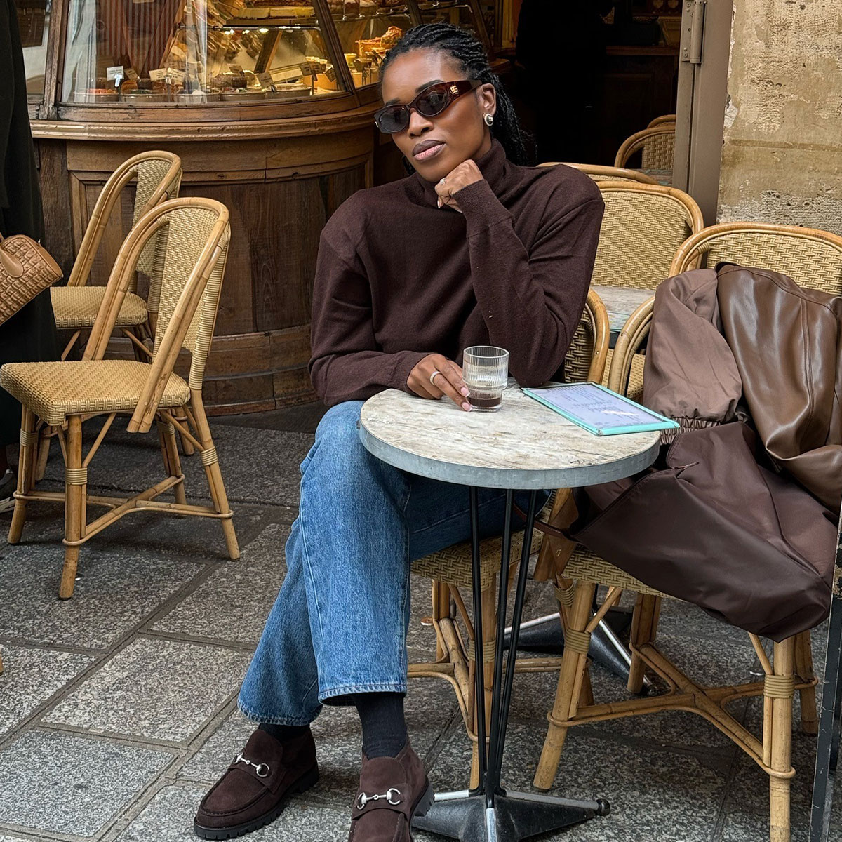 Brown Turtleneck Sweater with Blue Jeans and Suede Loafers for a Comfortable Fall Day Brown Turtleneck Sweater with Blue Jeans and Suede Loafers for a Comfortable Fall Day — Fall to Winter Outfits