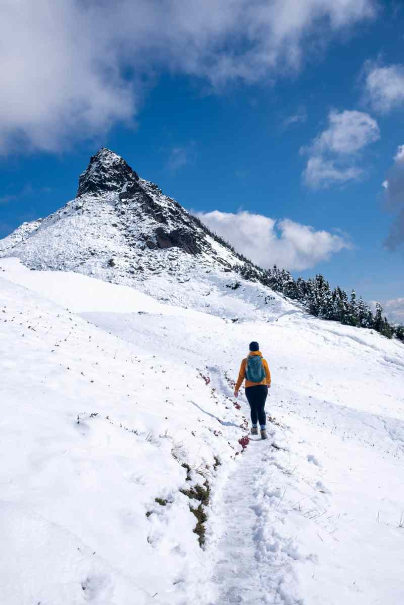 Yellow Puffer Jacket for a Bright and Warm Hiking Experience Yellow Puffer Jacket for a Bright and Warm Hiking Experience — Winter Hiking Outfits