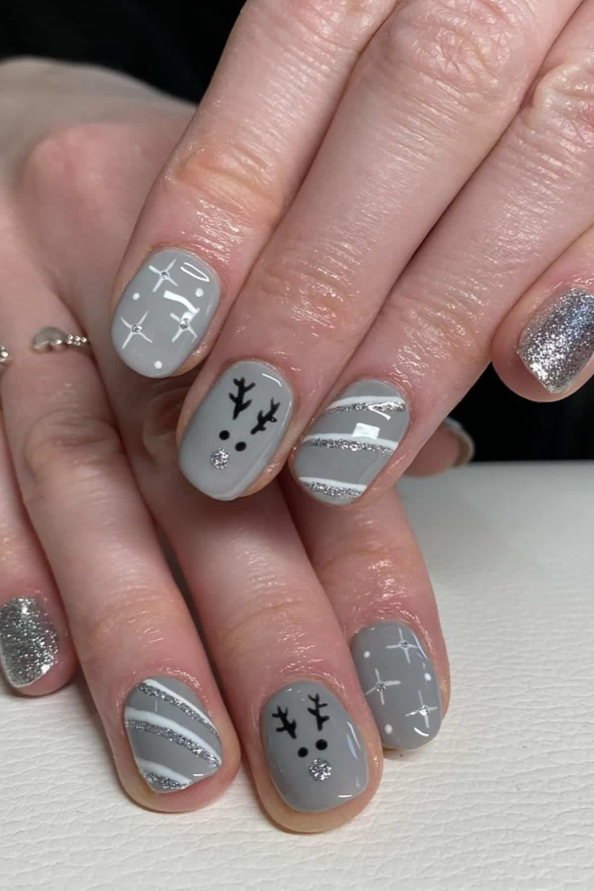 Short Oval Winter Character Nails Short Oval Winter Character Nails — Winter Gray Nails