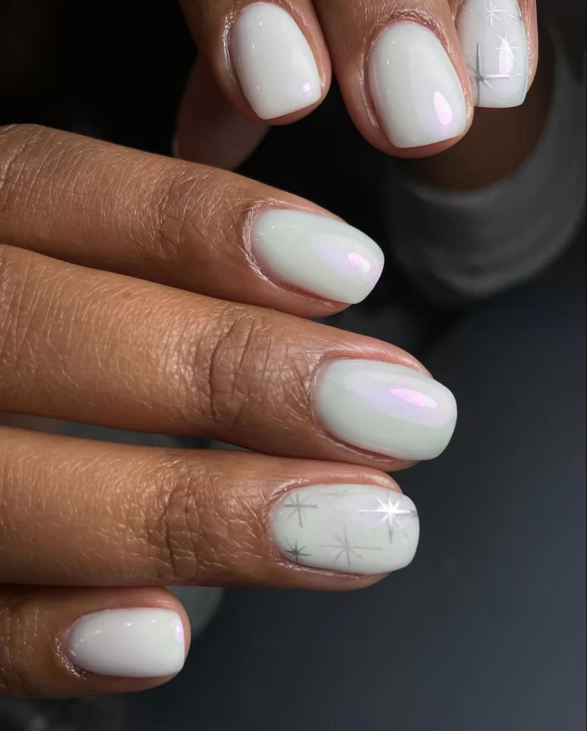 Pearlescent White with Starbursts Pearlescent White with Starbursts — Short Winter Gel Nails