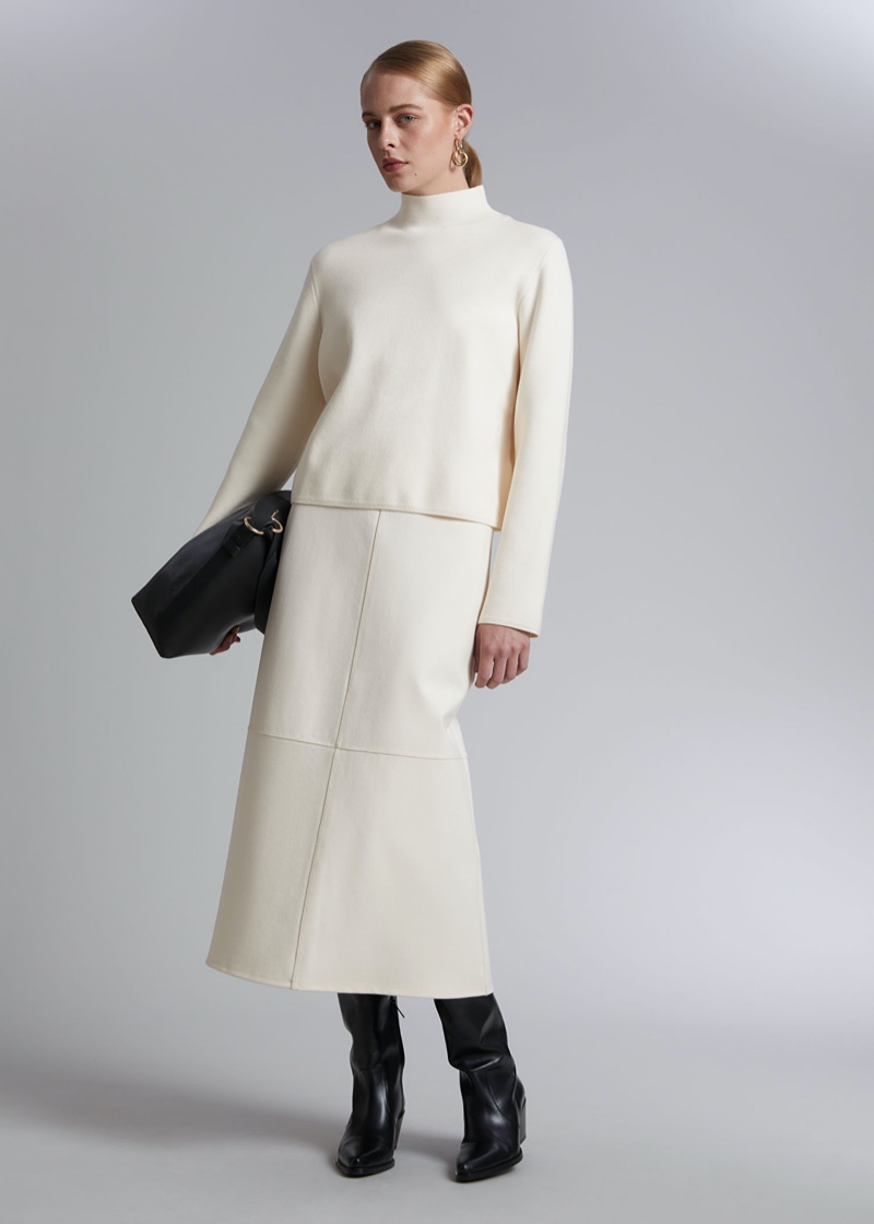 Monochromatic Cream Turtleneck Set with Black Boots — Turtleneck Outfits