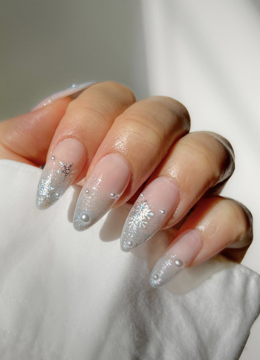 Pearl Snowflake Glitter Stiletto Nails Pearl Snowflake Glitter Stiletto Nails — Winter Ombre Nails