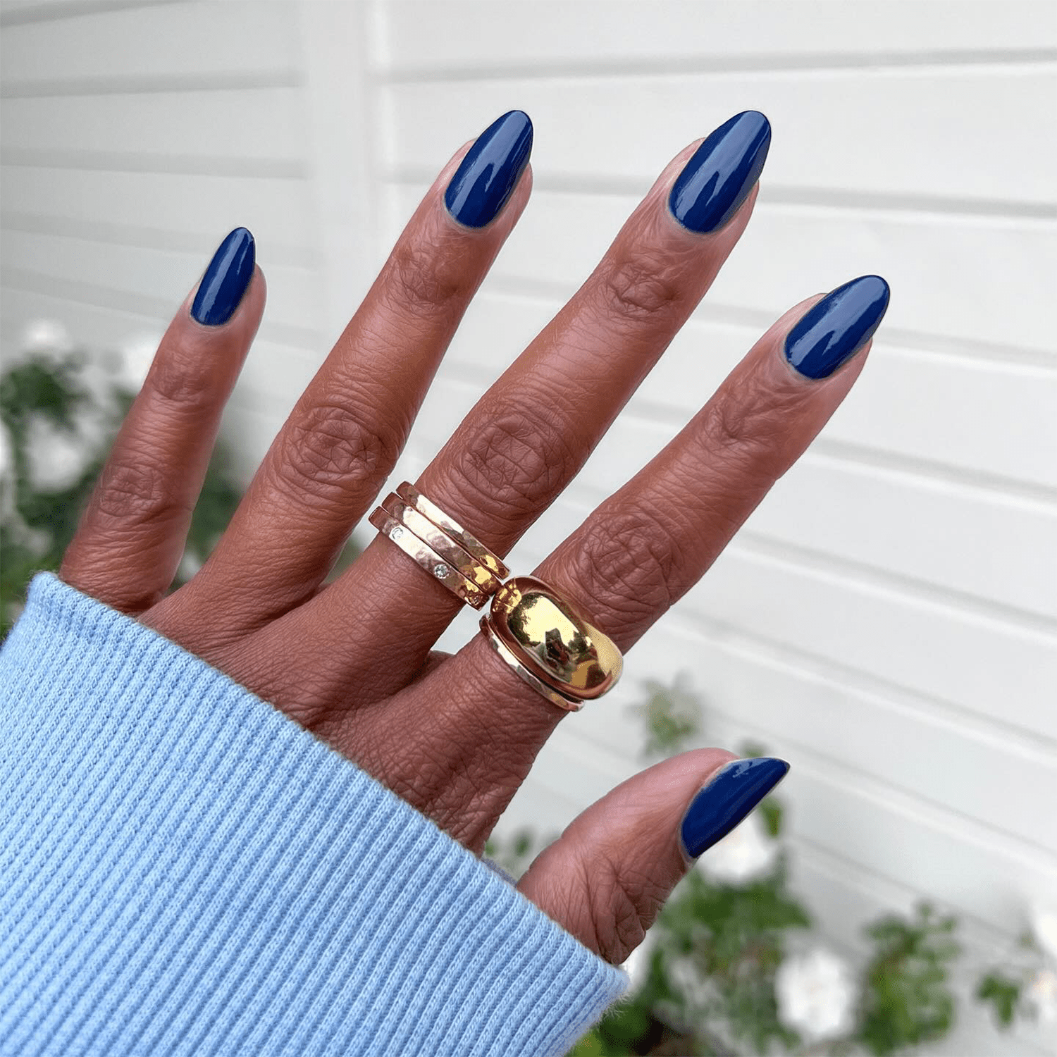 Navy with Metallic Accent Lines Navy with Metallic Accent Lines — Fall to Winter Nails