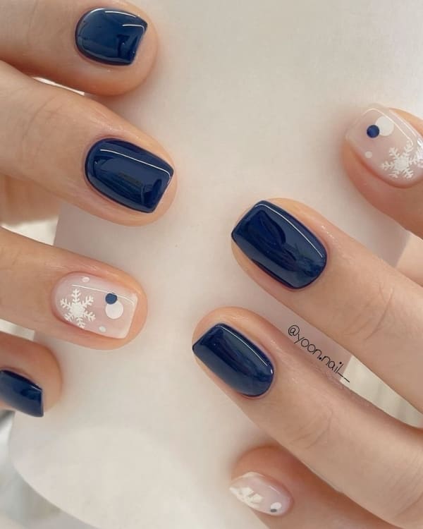 Navy Blue Snowflake Short Square Nails Navy Blue Snowflake Short Square Nails — Winter Square Nails