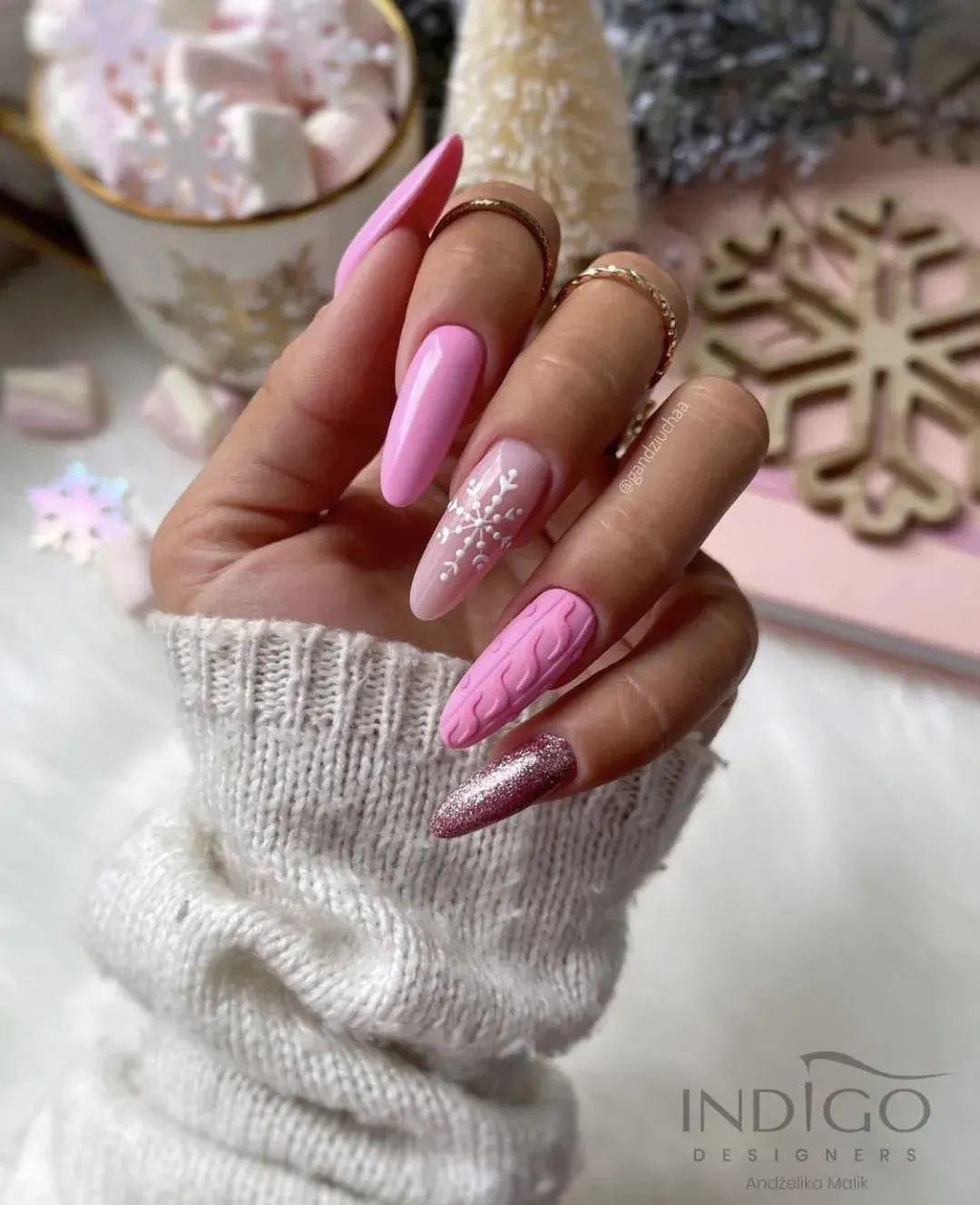 Soft Pink Knit and Snowflake Nails Soft Pink Knit and Snowflake Nails — Sweater Nails