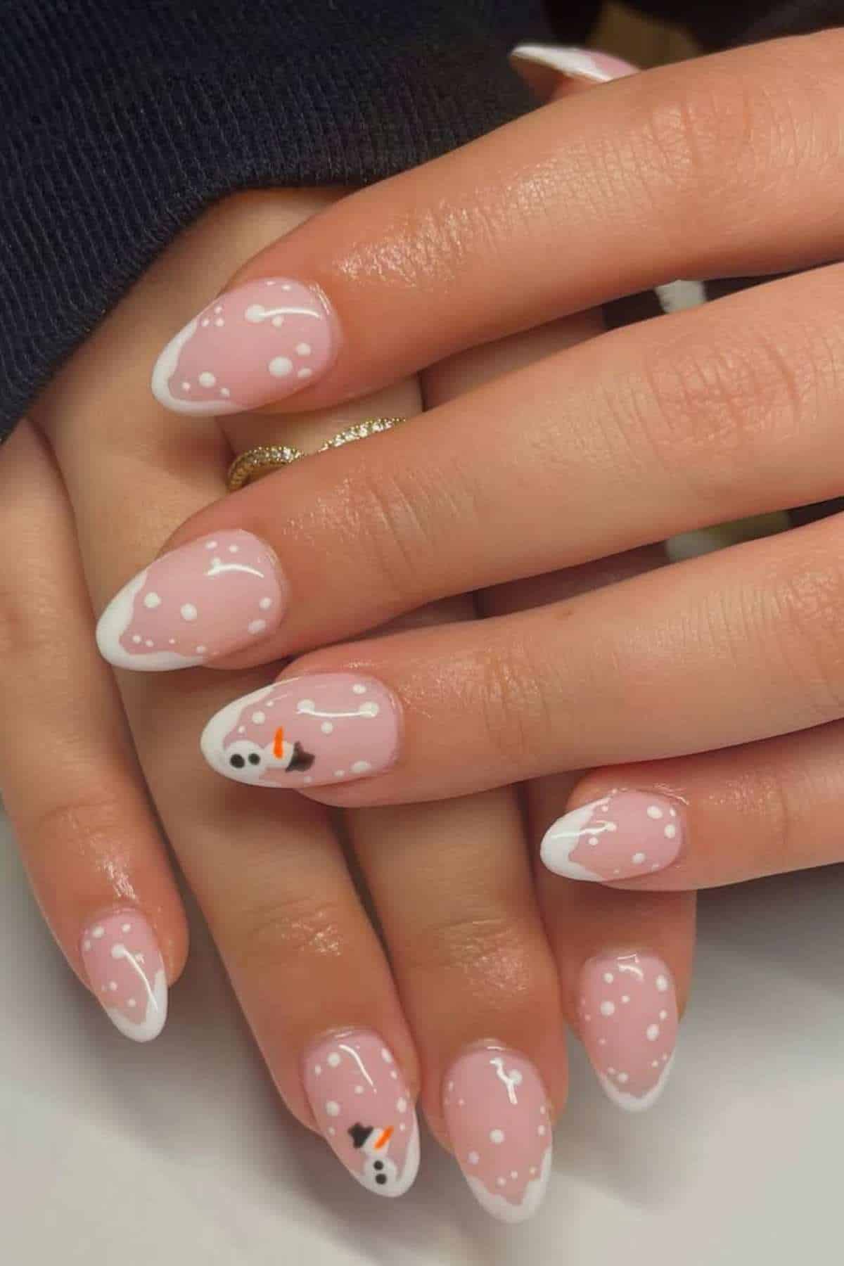 Winter Festive Visual Idea Winter Festive Visual Idea — Winter Oval Nails