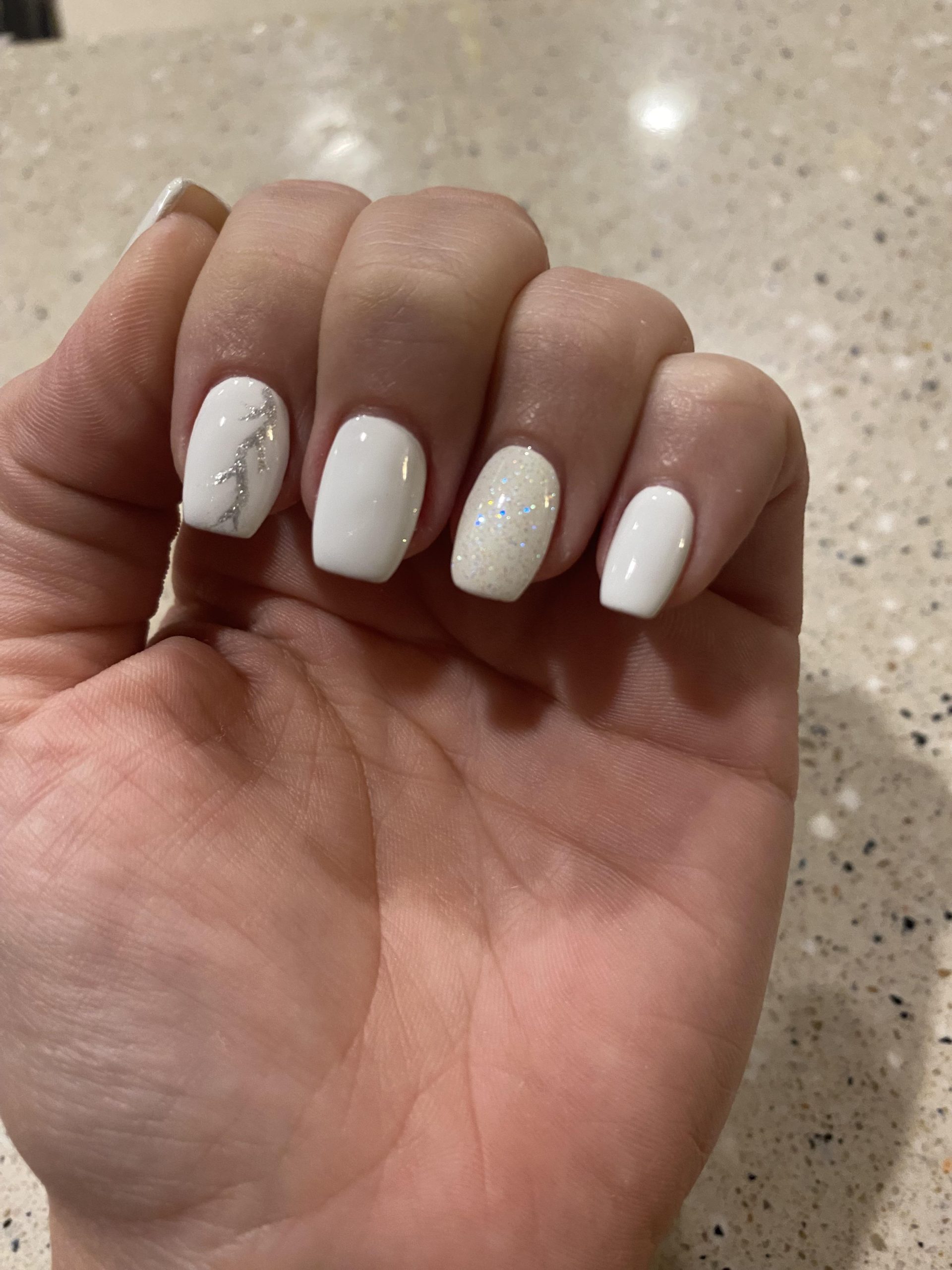 One Hand Close-Up Short Square White Silver Snowflake Glitter One Hand Close-Up Short Square White Silver Snowflake Glitter — Winter White Nails