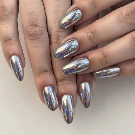 Solid Color No Art Medium Oval High Reflectivity Chrome Solid Color No Art Medium Oval High Reflectivity Chrome — Silver Chrome Nails