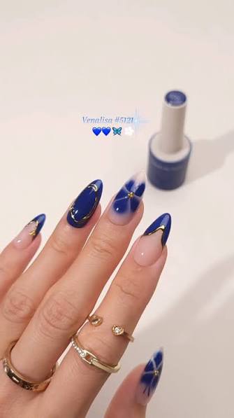 Royal Blue Ombre with Gold Lines Royal Blue Ombre with Gold Lines — blue nail inspo