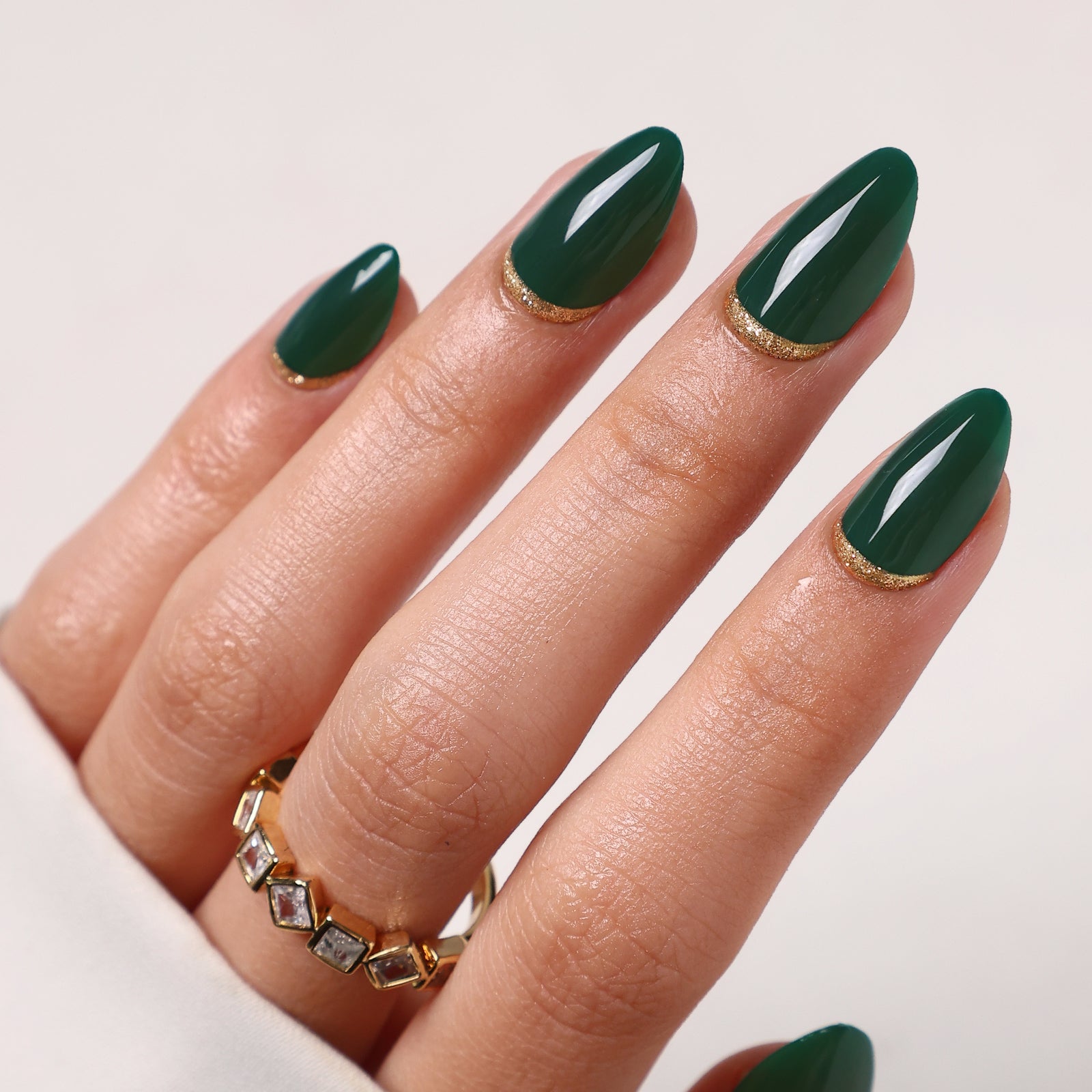 Emerald Glossy with Gold Foil Cuticle Emerald Glossy with Gold Foil Cuticle — Emerald Green Nails