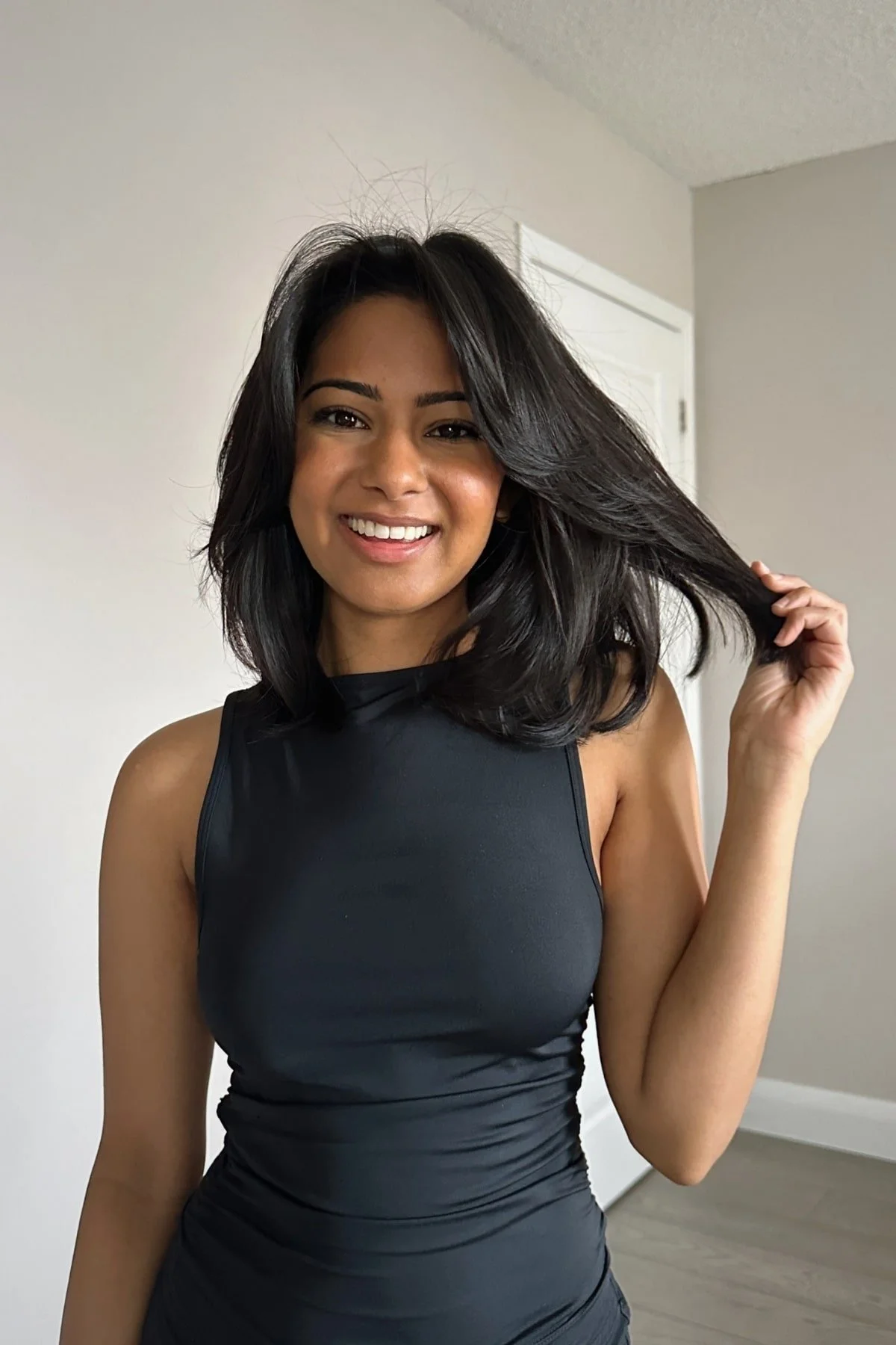 Collarbone Layered Bob With Side-Swept Bangs Collarbone Layered Bob With Side-Swept Bangs — Medium Length Winter Haircuts