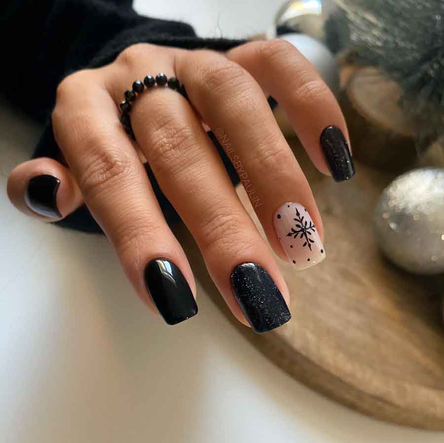 Glossy Glitter On Accent Nail Glossy Black Snowflake Accent Square Glossy Glitter On Accent Nail Glossy Black Snowflake Accent Square — Winter Black Nails