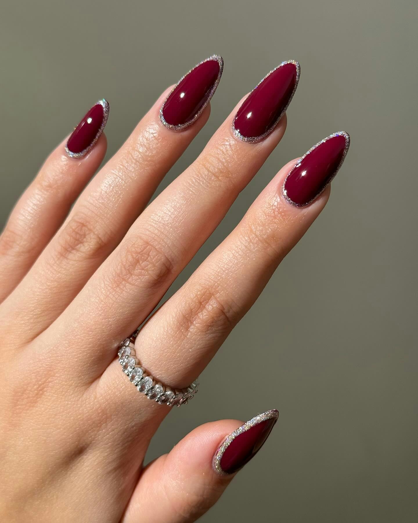 High Gloss Medium Almond Deep Dark Cherry High Gloss Medium Almond Deep Dark Cherry — Black Cherry Nails