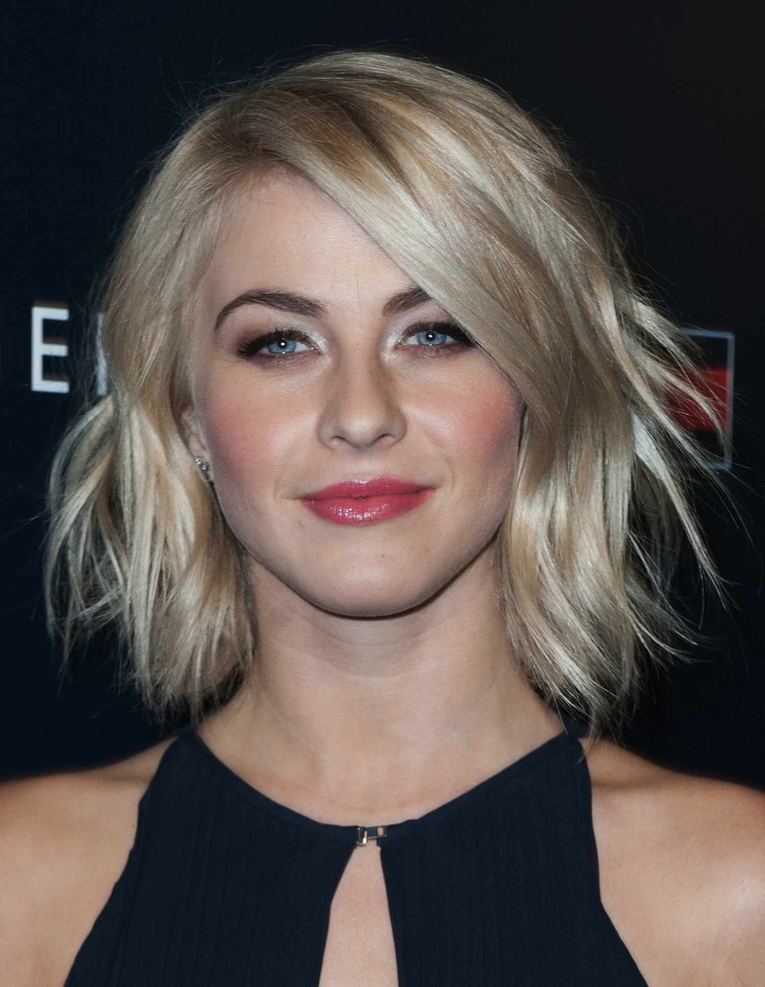 Textured Ash Blonde Bob Textured Ash Blonde Bob — Winter Haircuts for Oval Faces