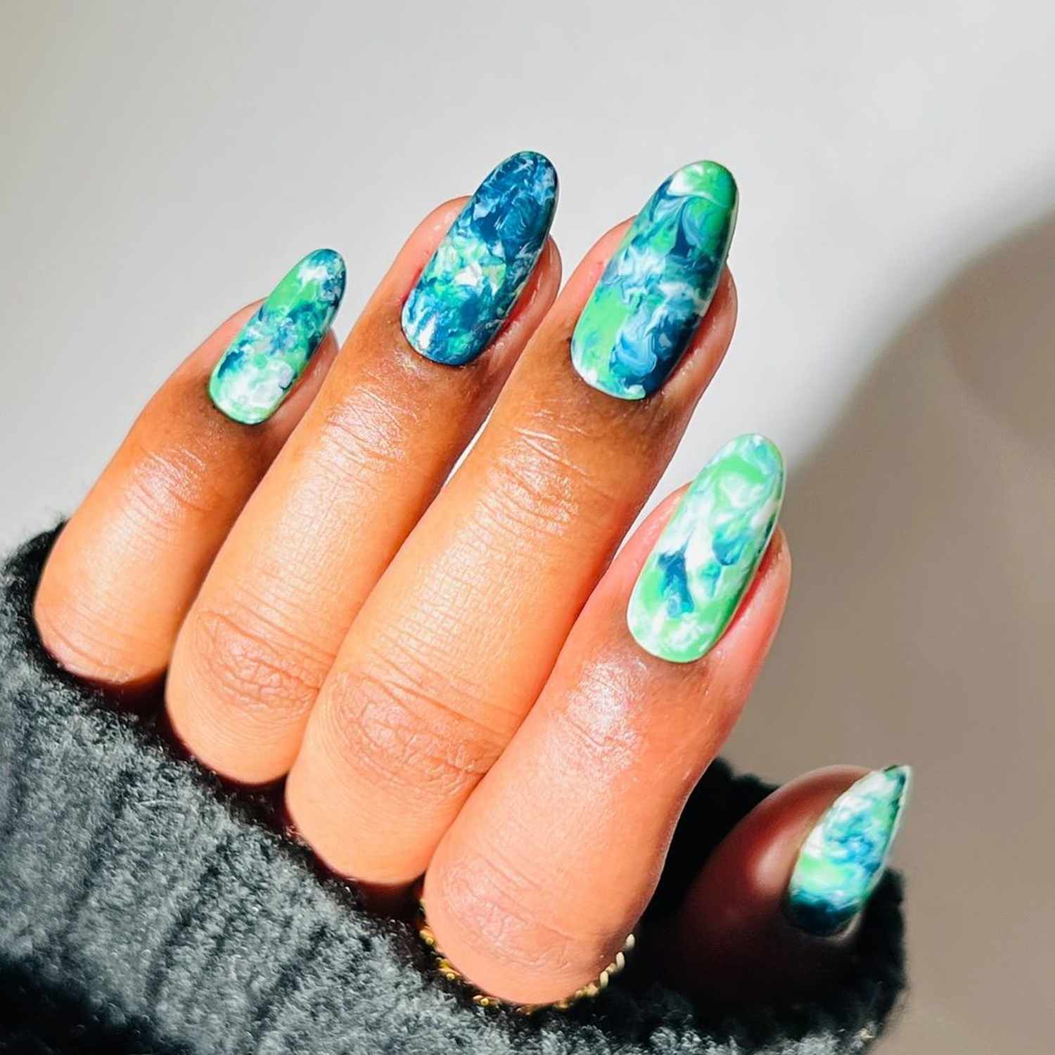Vibrant Green Blue Marble Oval Nails — Winter Marble Nails