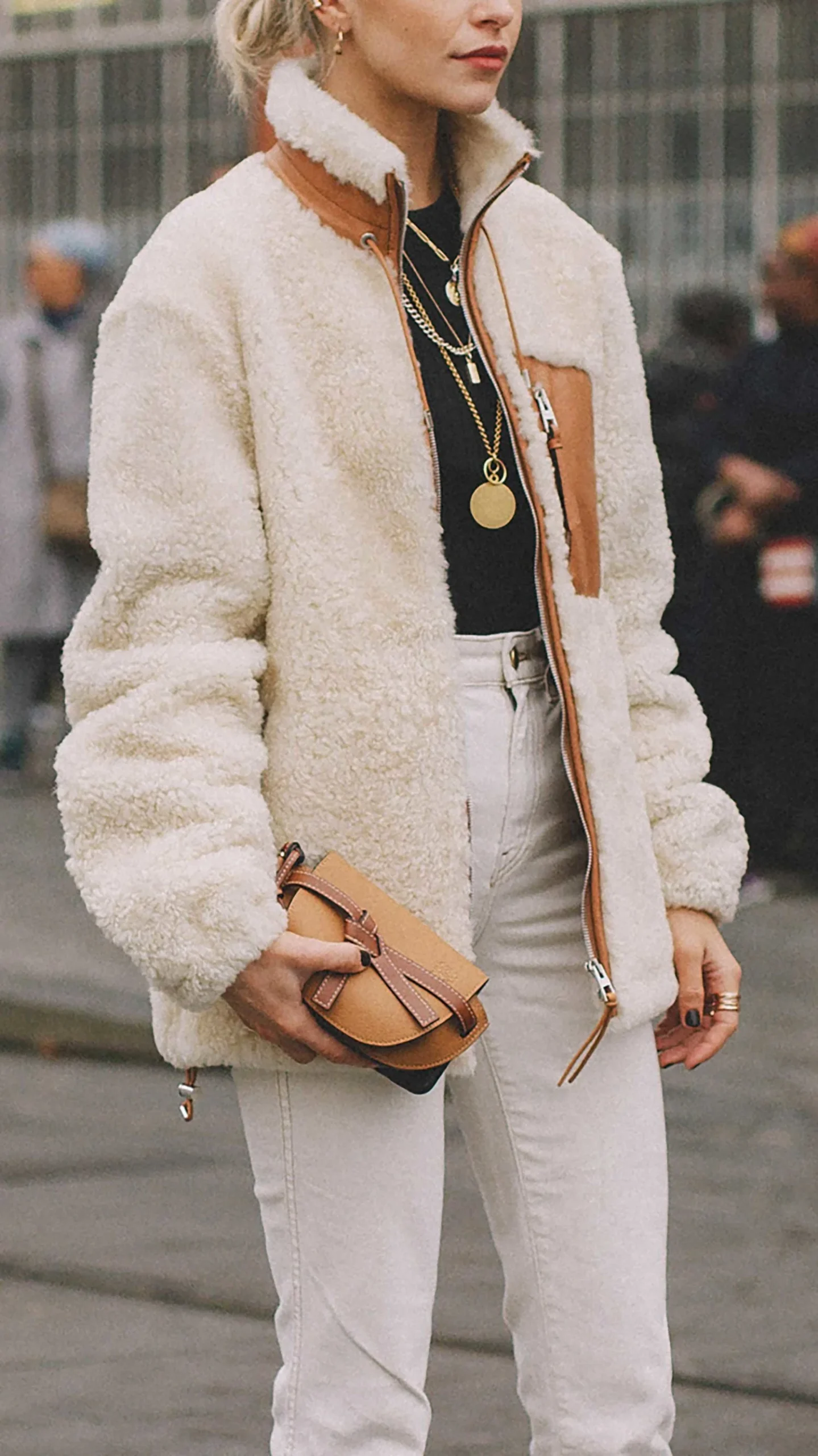 Cream Fleece Jacket with Leather Trim for Casual Sophistication — Shearling Coat Outfits