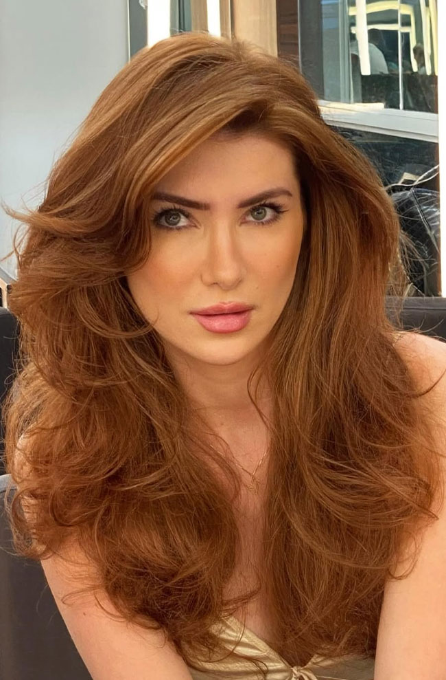 Warm Auburn With Golden Highlights Warm Auburn With Golden Highlights — Winter Hair Colors for Women Over 40
