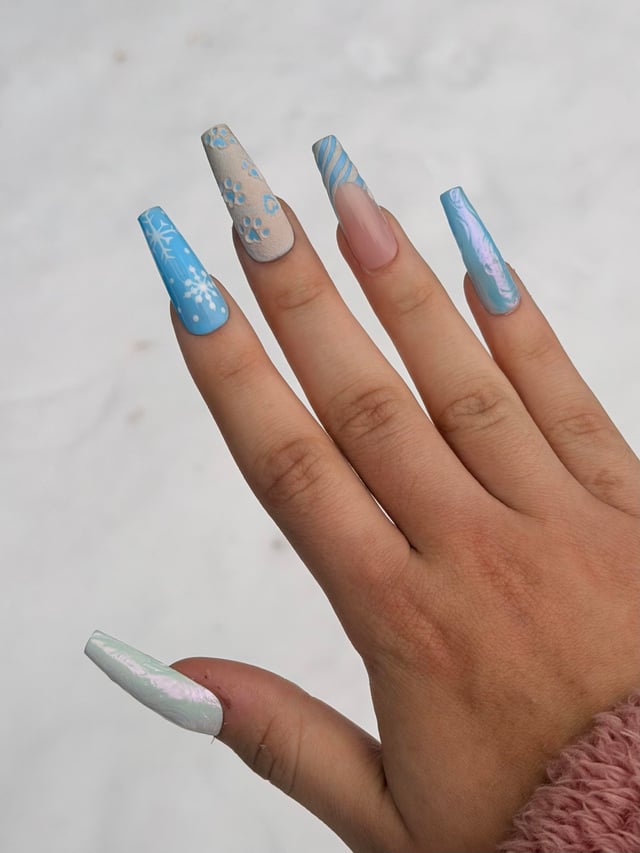 Eclectic Mix of Winter Motifs Eclectic Mix of Winter Motifs — Winter Wonderland Nails