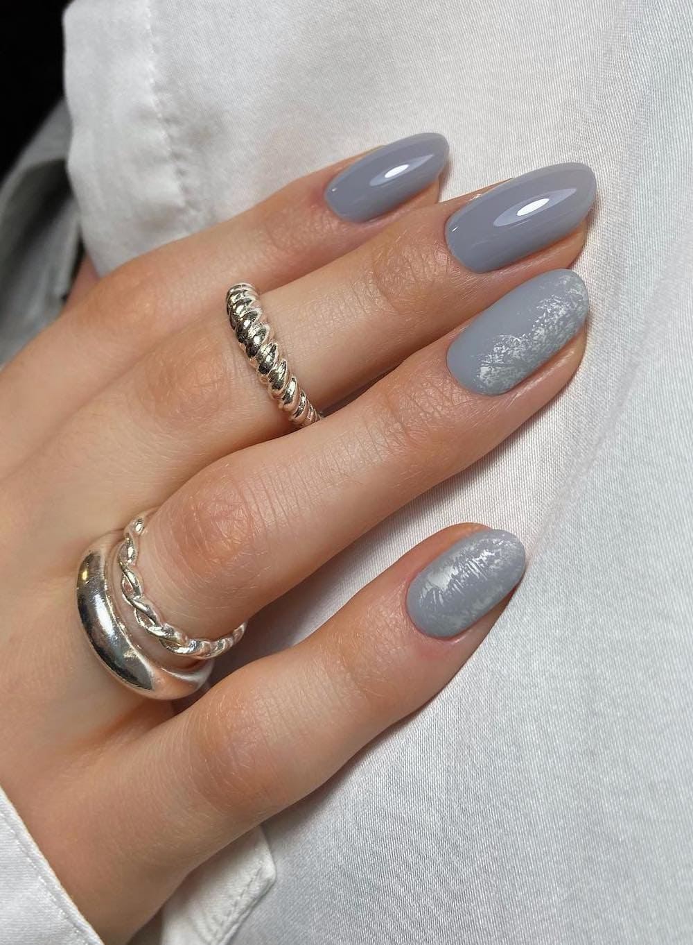 Grey Abstract Accents Glossy Oval Nails Grey Abstract Accents Glossy Oval Nails — Winter Round Nails