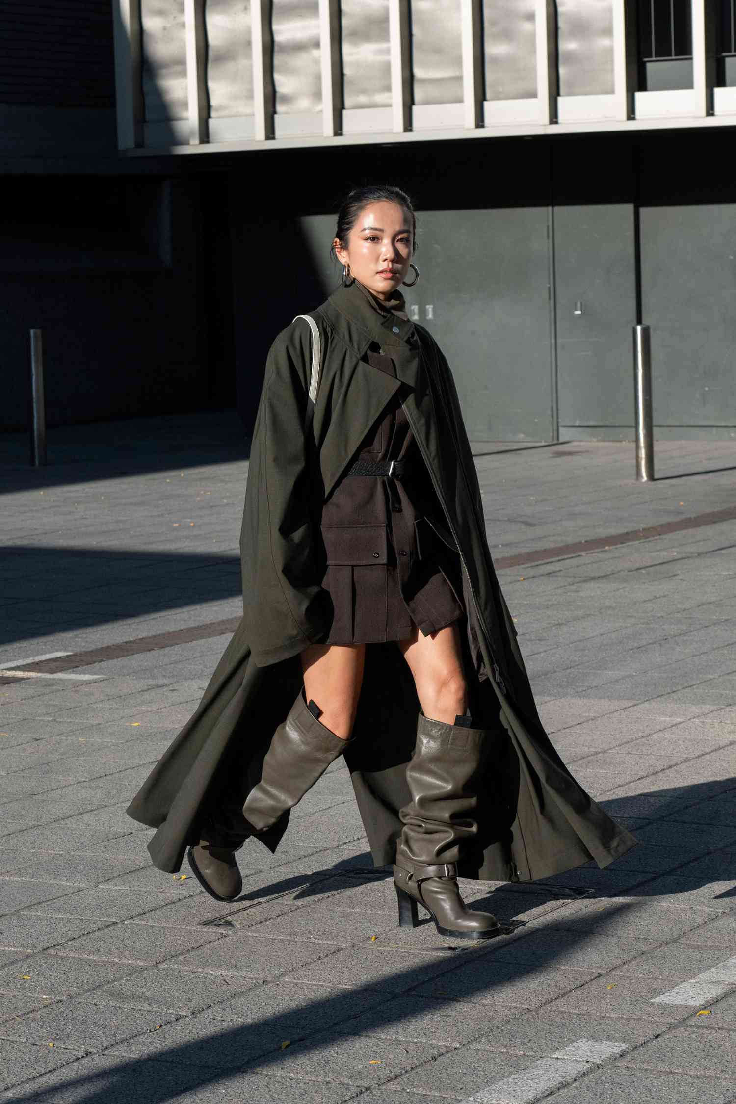 Oversized Coat and Mini Skirt with Grey Slouchy Boots Oversized Coat and Mini Skirt with Grey Slouchy Boots — Slouchy Boots Outfits