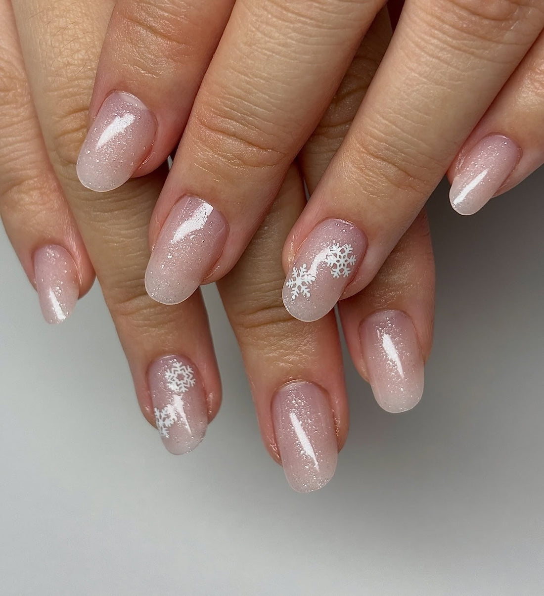 Milky Glitter Snowflake Oval Nails Milky Glitter Snowflake Oval Nails — Cute Winter Nails