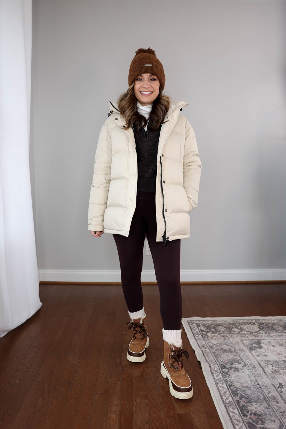 Cream Puffer Jacket and Thick-Soled Snow Boots Cream Puffer Jacket and Thick-Soled Snow Boots — Snow Boots Outfits