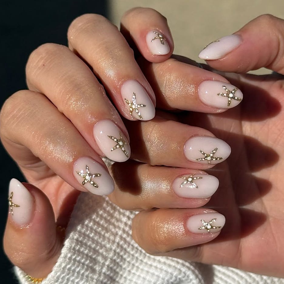 Milky White Starfish Charm Nails Milky White Starfish Charm Nails — Winter Vacation Nails
