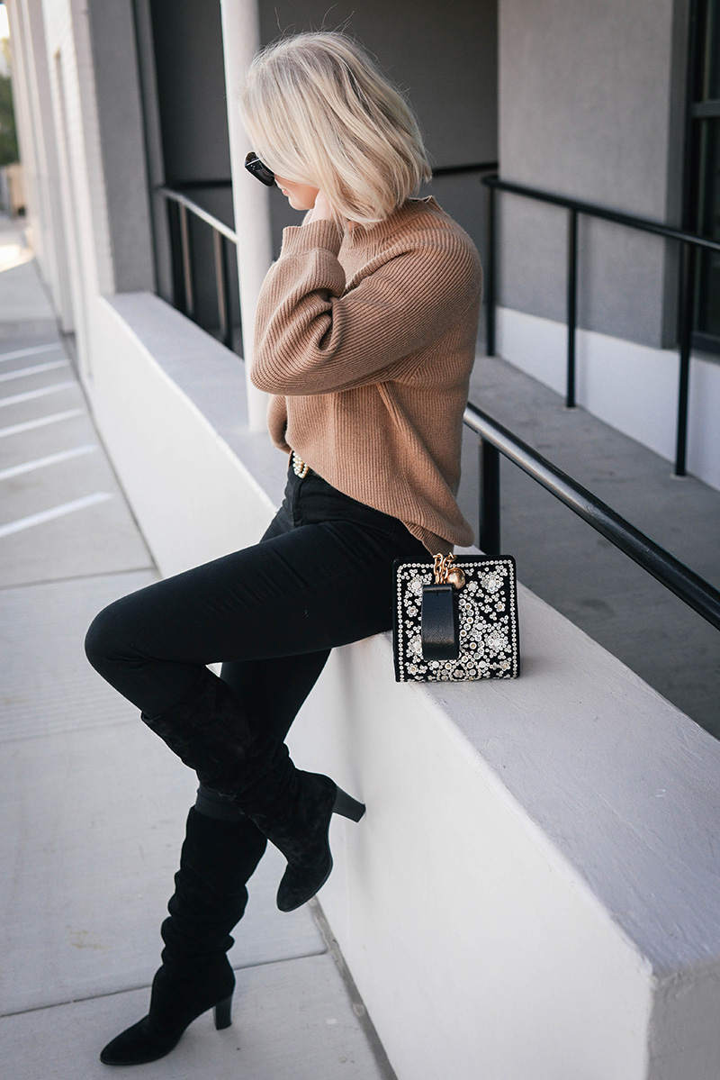 Fitted Jeans and Knit Sweater with Black Suede Slouchy Boots Fitted Jeans and Knit Sweater with Black Suede Slouchy Boots — Slouchy Boots Outfits